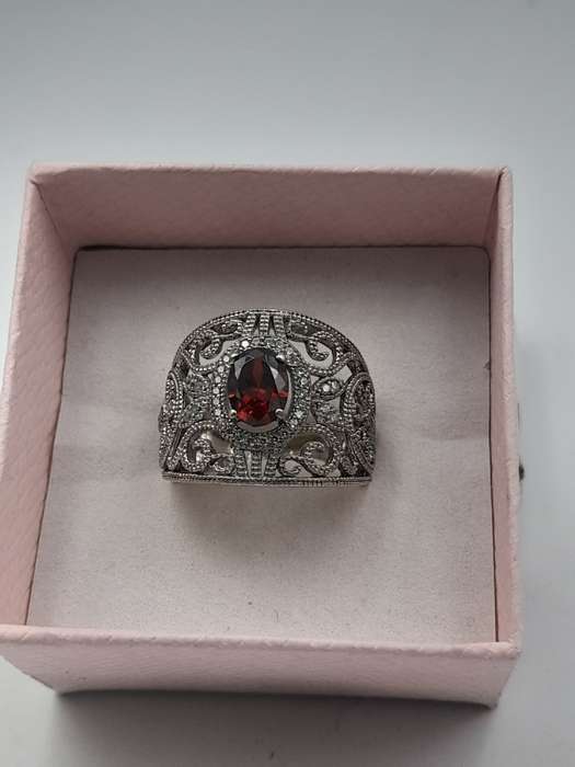 Sterling silver ladies ring Size: N