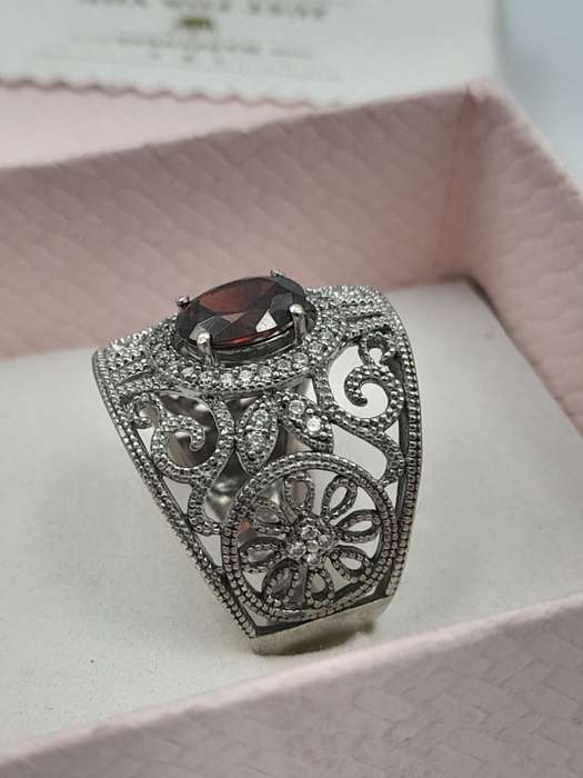 Sterling silver ladies ring Size: N