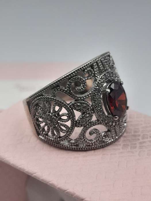 Sterling silver ladies ring Size: N