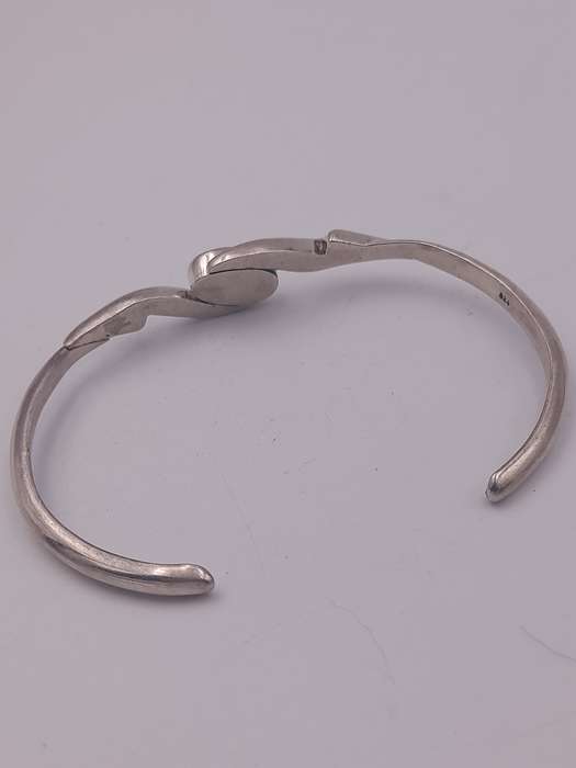 Sterling silver bangle with sugarlite stone