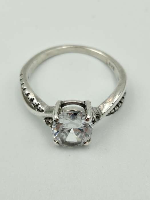 Sterling silver ladies ring Size: P