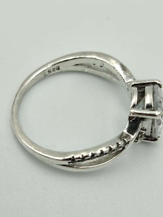 Sterling silver ladies ring Size: P