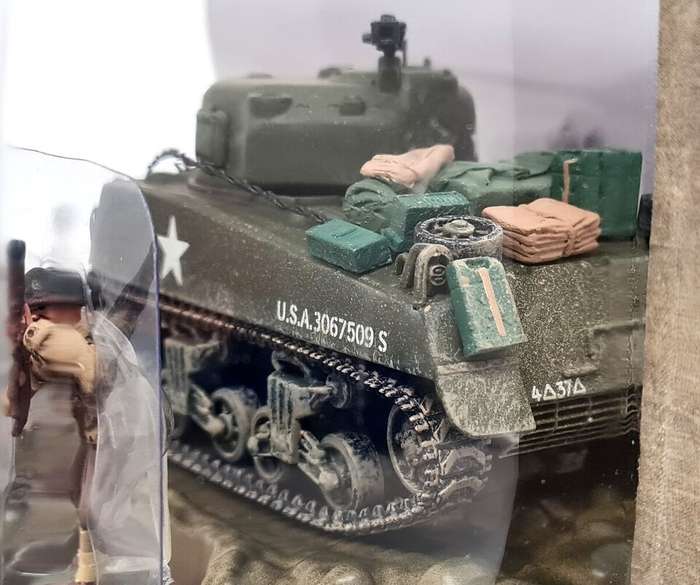 M4A3 Sherman Tank US Infantry Figures Battle of the Bulge 1944 3 figures