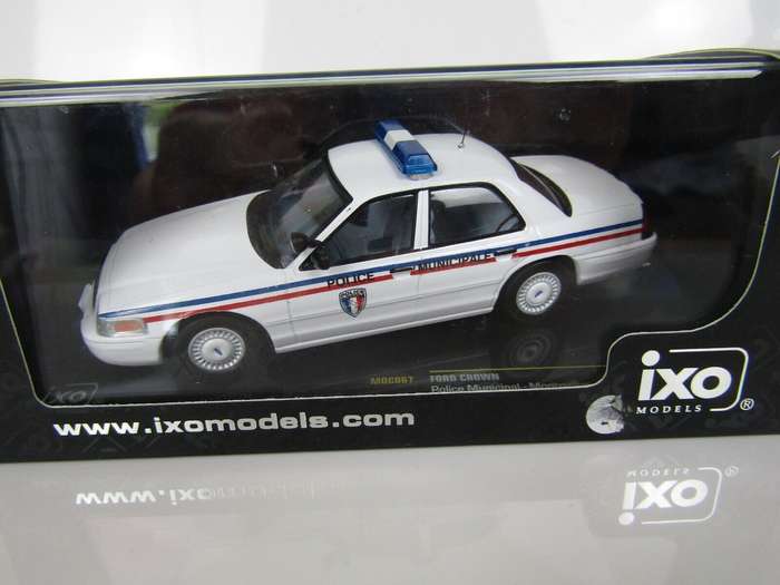 FORD CROWN VICTORIA MONTPELIER POLICE -Police cars of the world - RARE & DETAILED