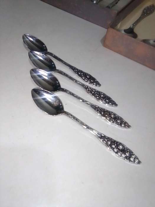 Elwezetta Dutch chrome plate 15 Spoons boxed. Gorgeous Dutch chrome plated teaspoons.
