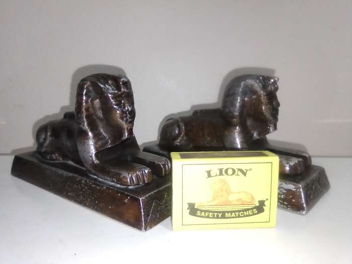 VINTAGE EGYPTIAN FIGURINE DESIGNER BRONZE SPHINX KING AMMENEMES II paper weights.