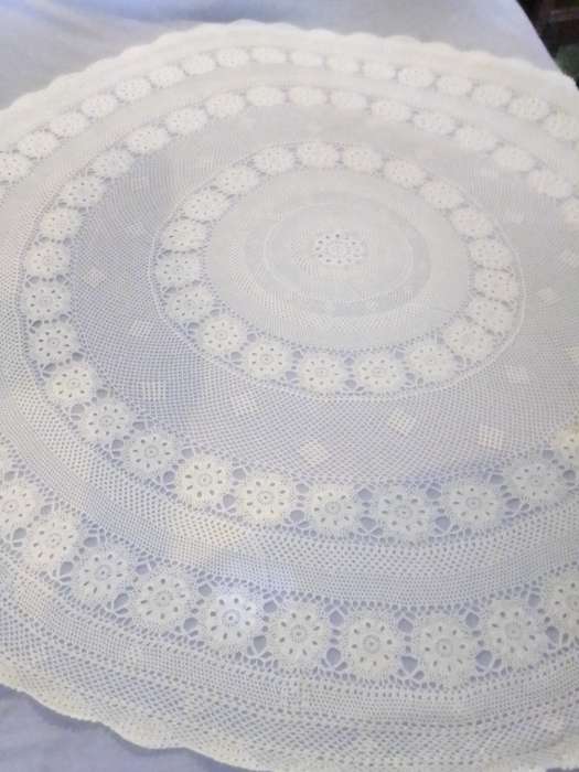 WoW. A Hand Crocheted Round Tablecloth Size: 150cm Wide in Excellent condition.
