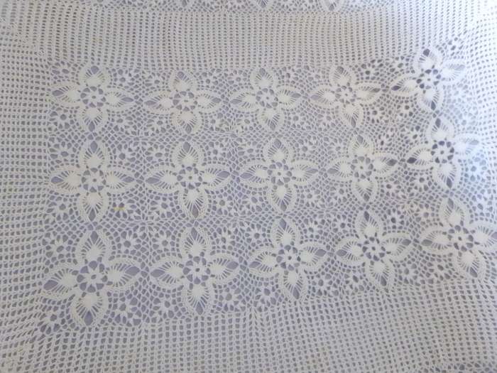 A extra large Hand Crocheted rectangular Tablecloth/Bedspread @ 2.3mx1.85m in Excellent condition.