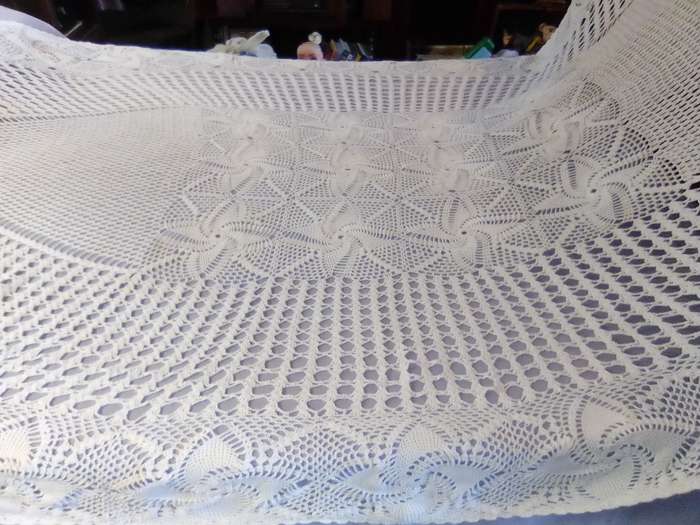 A extra large Hand Crocheted oblong/oval Tablecloth Size: 2.8mx1.7m in Excellent condition.