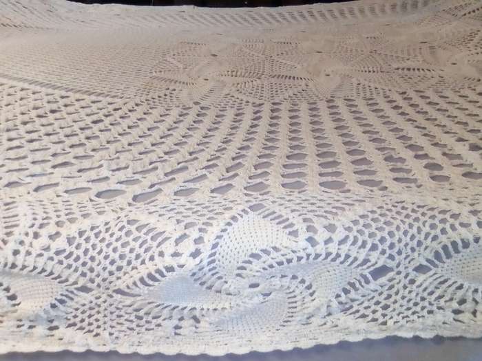 A extra large Hand Crocheted oblong/oval Tablecloth Size: 2.8mx1.7m in Excellent condition.