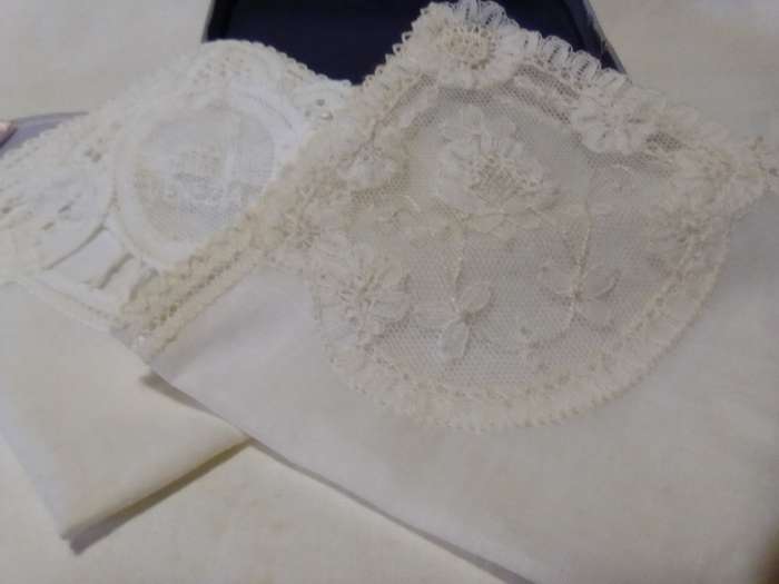 Vintage 2 lots. Women Cotton Handkerchiefs "Burgee Belgium" 1 monogramed "Venezia" 3 Other French