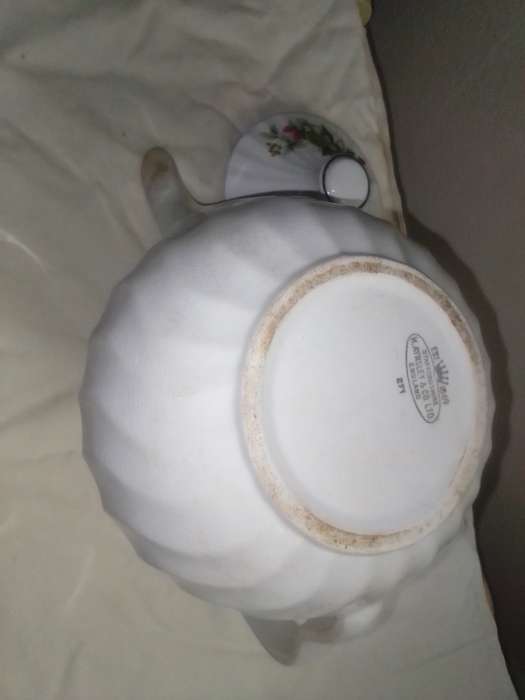 Vintage 1946. Kettle and Cosy K Aynsley & co. Ltd Wat 1869. In Good condition NO cracks or Chips.