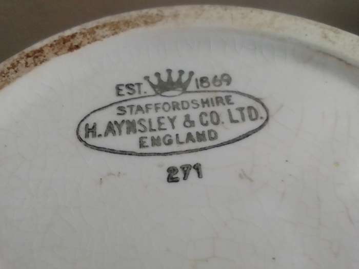 Vintage 1946. Kettle and Cosy K Aynsley & co. Ltd Wat 1869. In Good condition NO cracks or Chips.