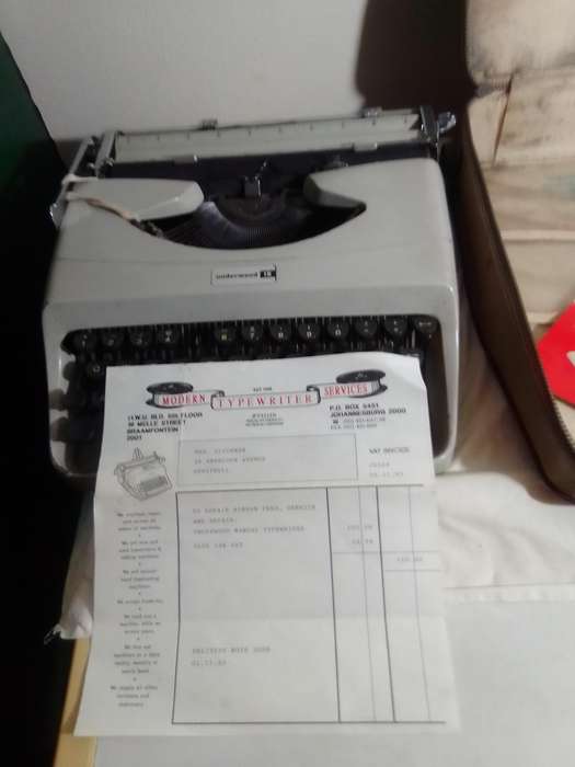 Vintage 1964 Underwood 310 Manuel Typewriter in Cary case with a receipt of repair & manual.