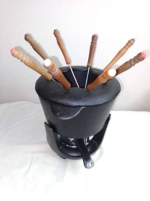 Cast Iron 8 fork Fondue pot set