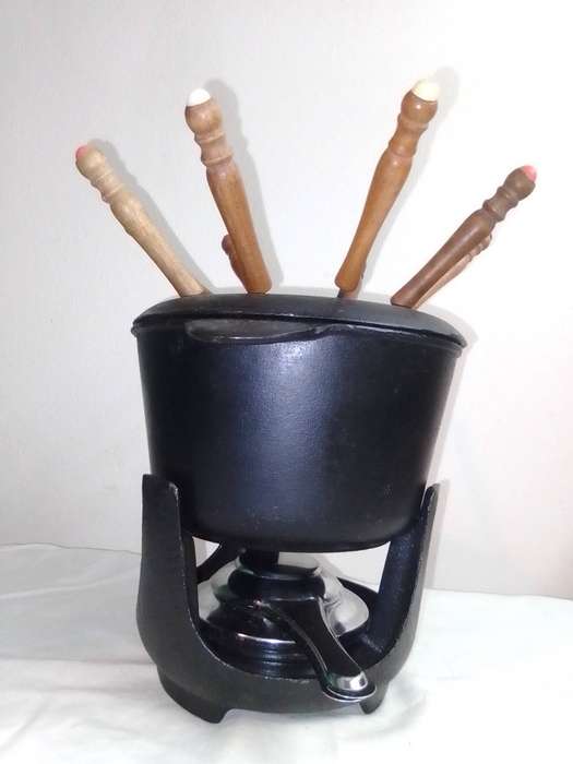 Cast Iron 8 fork Fondue pot set