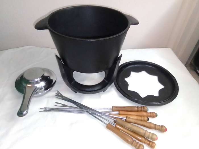 Cast Iron 8 fork Fondue pot set