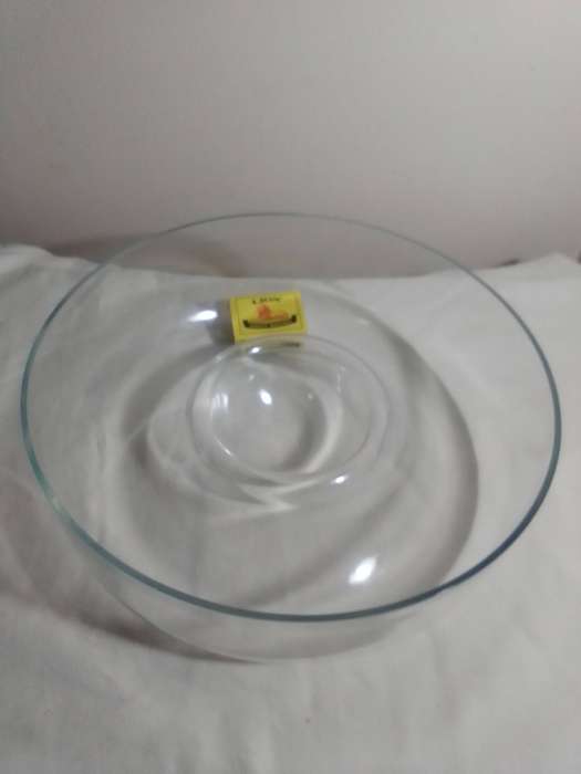 Vintage. This beautiful Princess House bowl will add elegance to your party. A Heritage Collection.