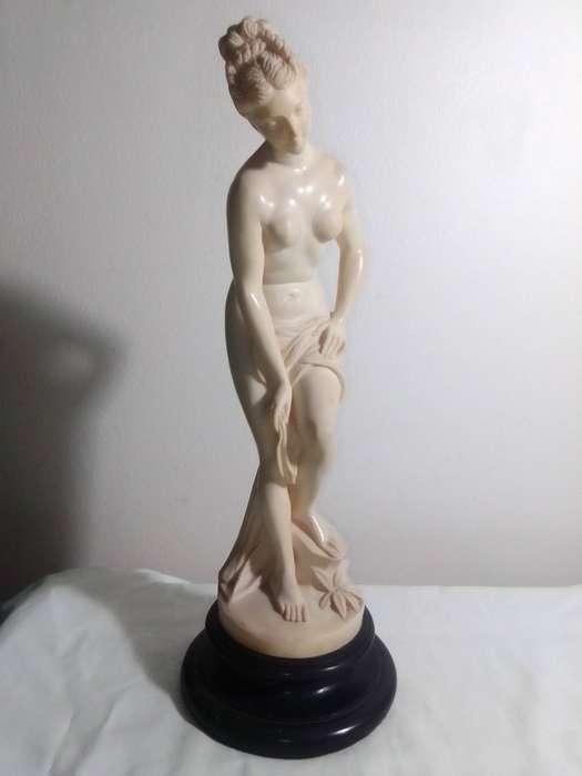 Old vintage G. RUGGERI. Bathing Lady statue on plinth 375mmTall. Vintage from the 1970s