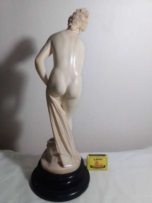 Old vintage G. RUGGERI. Bathing Lady statue on plinth 375mmTall. Vintage from the 1970s