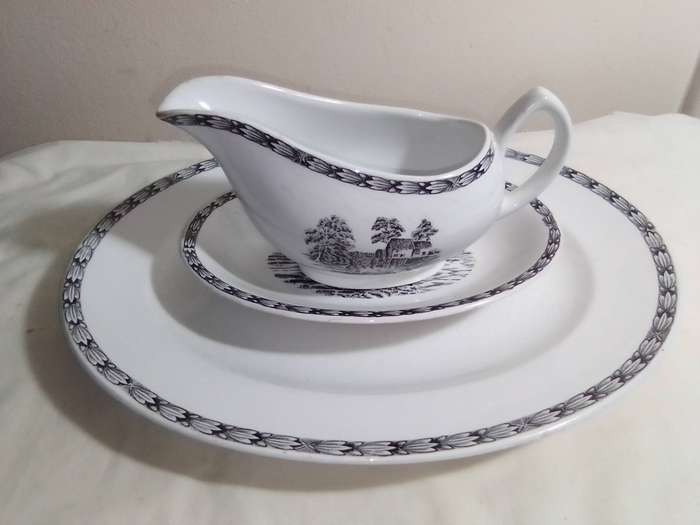 Old vintage W.H. Grindley "Rustic England" meat platter and gravy boat & drip tray