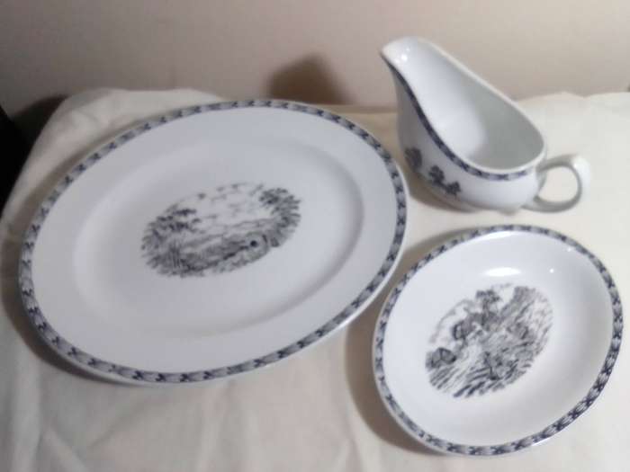 Old vintage W.H. Grindley "Rustic England" meat platter and gravy boat & drip tray