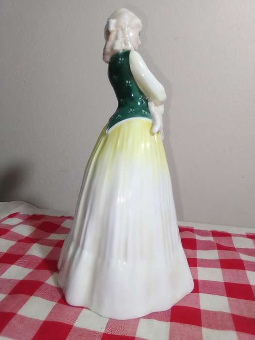 Royal Doulton Springtime figurine HN 3033 1983.