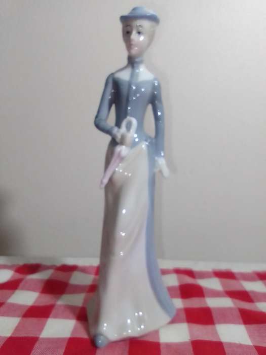 Vintage Porcelain Figurine, Blue and White Porcelain Statuette with Umbrella Lladro style