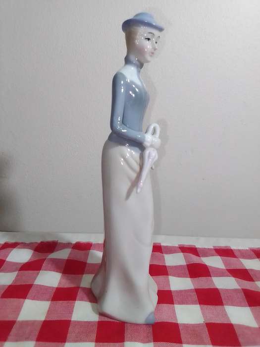 Vintage Porcelain Figurine, Blue and White Porcelain Statuette with Umbrella Lladro style