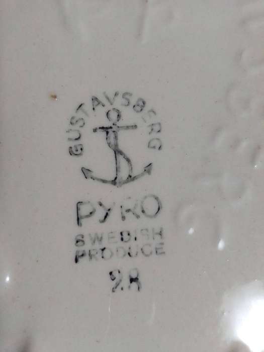 1940 SEMI-ANTIQUE Wilhelm Kåge Gustavsberg pyro oven dishes 2 different styles. Flower motif/motive.