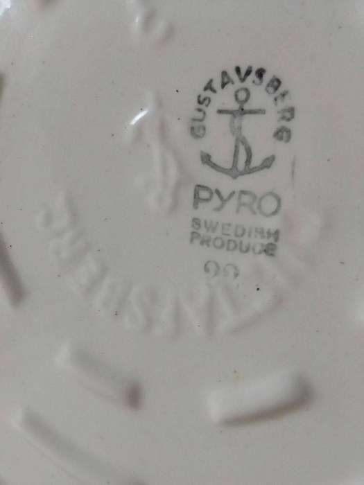 1940 SEMI-ANTIQUE Wilhelm Kåge Gustavsberg pyro oven dishes 2 different styles. Flower motif/motive.