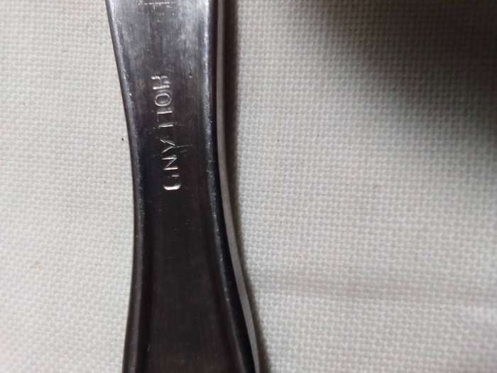 Old vintage boxed cutlery. 6 of each Knives & Forks 24units. Cake Lifter. 2 Salad Spoons, 4 Rests.