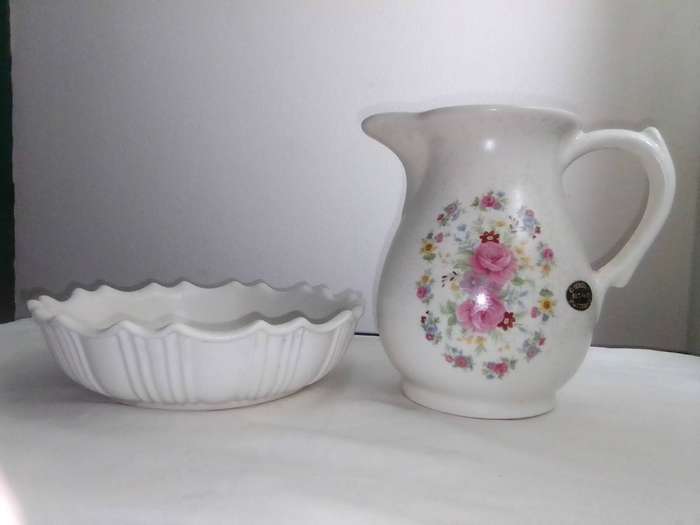 1952 est Vintage Cresent Potteries Water Jug plus Bowl in excellent order/condition.