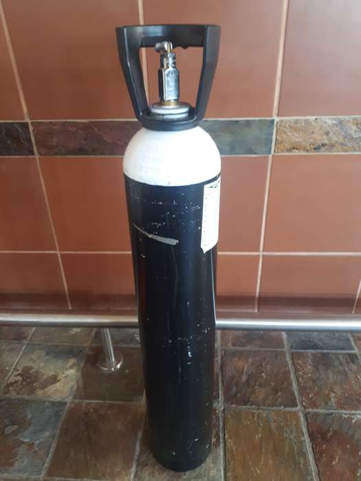 Oxygen tank 10L  in service date 9.2kg 225bar