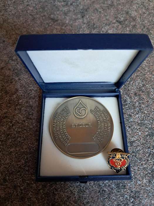 Blood donation Medal James Blundell and a pin