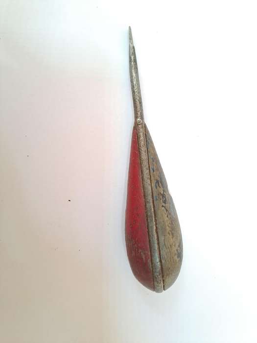 Antique/ vintage small screw driver flat head