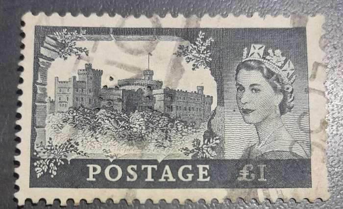 1955 QEII One Pound Castles stamp