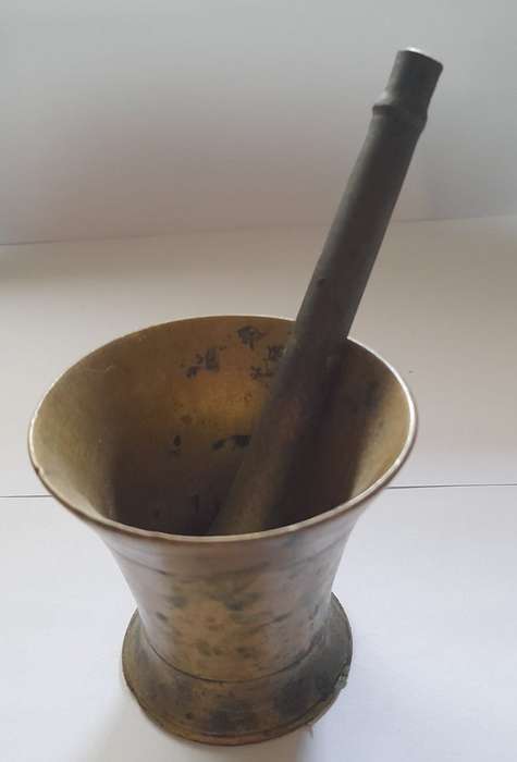 vintage apothecary  mortar and pestle brass 6.5cm high