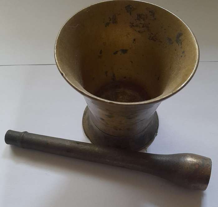 vintage apothecary  mortar and pestle brass 6.5cm high