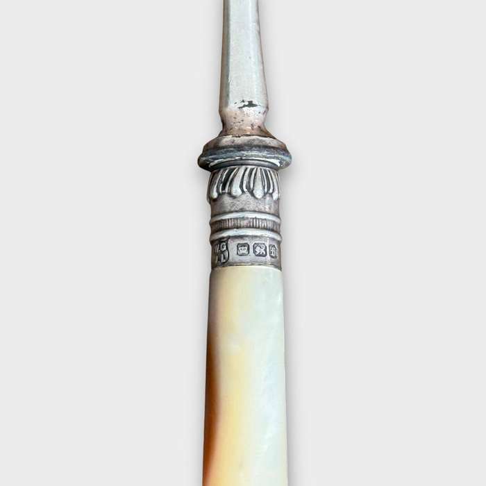 Fine Victorian Mother of Pearl Dessert Fork  Goldsmiths & Silversmiths Co. (1898)