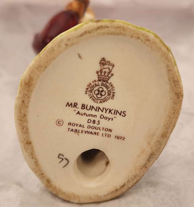 BUNNYKINS - Royal Doulton "Mr. Bunnykins Autumn Days DB 5" Magnificent, Gorgeous perfect Figurine!