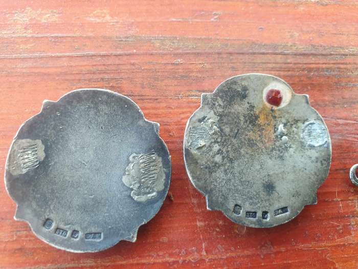 VINTAGE HALLMARKED BADGES SILVER 36g