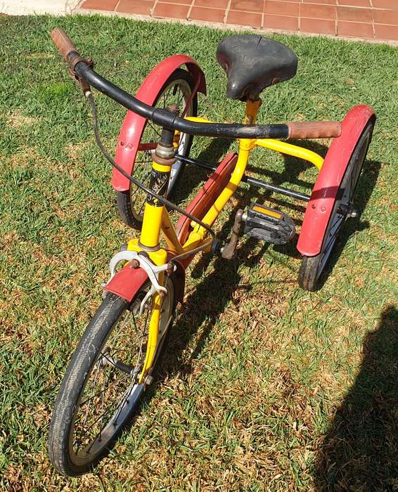 VINTAGE PICKLES ENGLAND CHAIN DRIVEN TRICYCLE 1050 X 700 MM HIGH