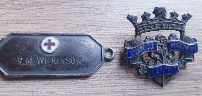 VINTAGE HALLMARKED BADGES SILVER 36g