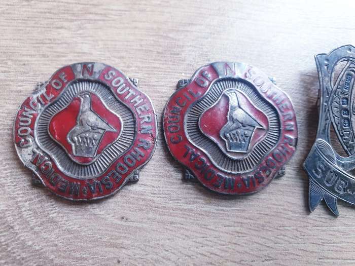 VINTAGE HALLMARKED BADGES SILVER 36g