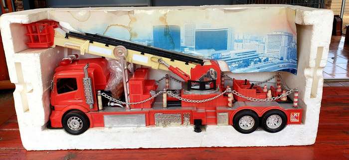 MASSIVE 800 MM FIRE TRUCK DISPLAY