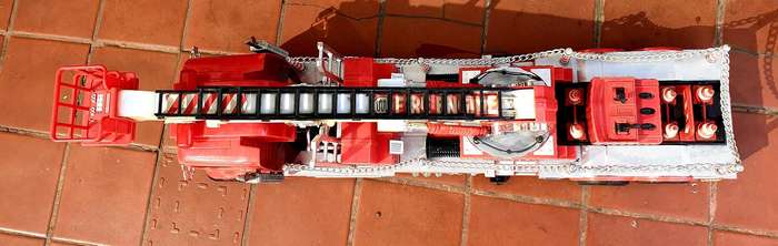 MASSIVE 800 MM FIRE TRUCK DISPLAY
