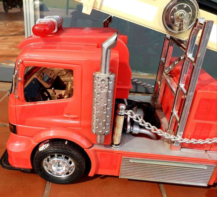 MASSIVE 800 MM FIRE TRUCK DISPLAY