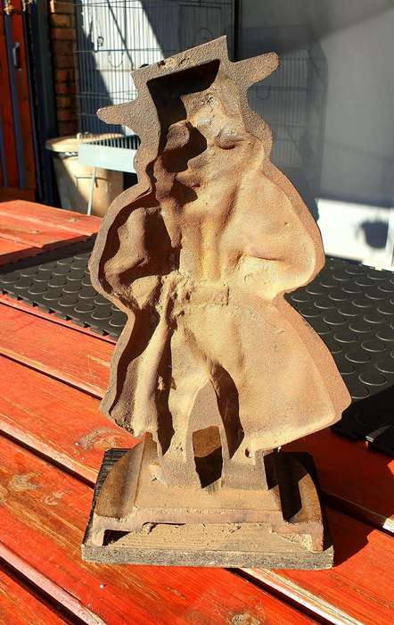 LARGE VINTAGE CAST IRON DUTCH DOORSTOP
