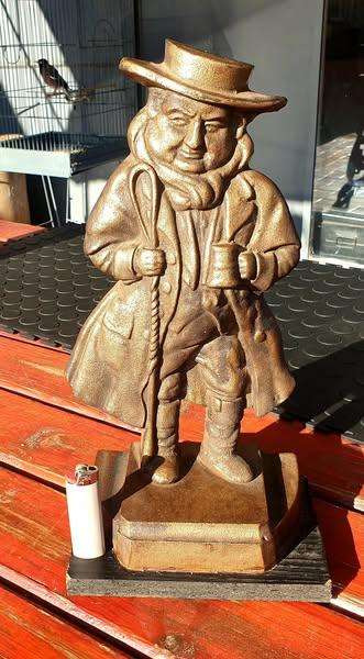 LARGE VINTAGE CAST IRON DUTCH DOORSTOP